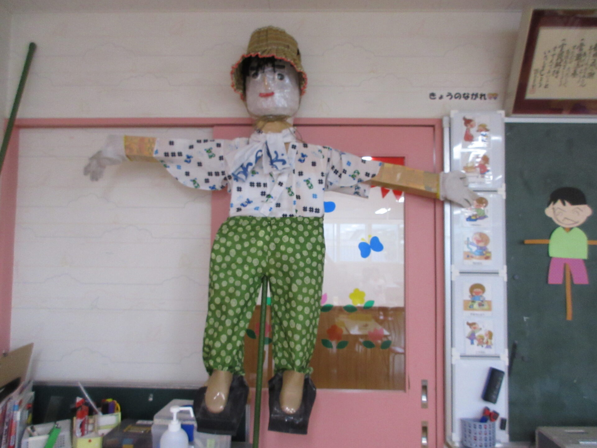 わたしたちのお米をよろしくね！稲の写生とかかし作り（年長製作）